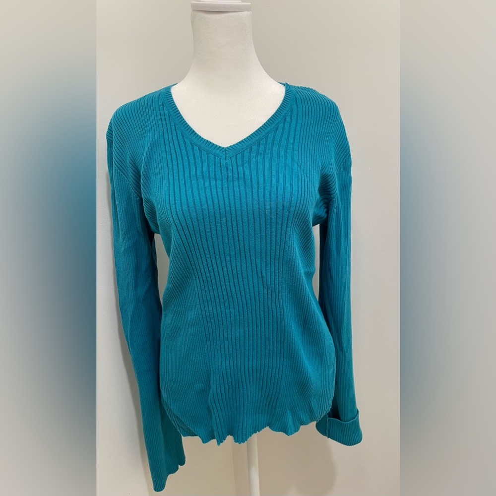 Ladies Jones New York Sport ribbed v-neck sweater in blue.Large
